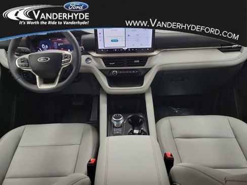 New 2026 Ford Explorer Active w/ Active Comfort Package image 14