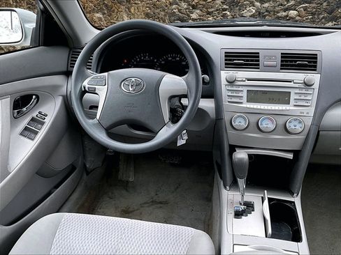 Used 2010 Toyota Camry image 5