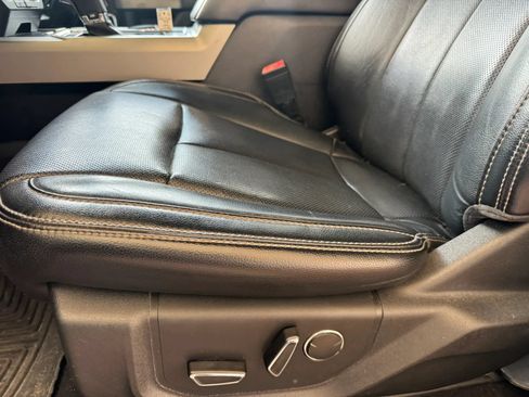 Used 2018 Ford F150 Lariat w/ Equipment Group 502A Luxury AWD/4WD image 15