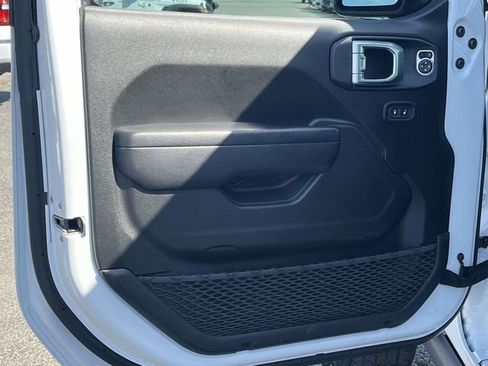 Used 2022 Jeep Gladiator Sport image 14