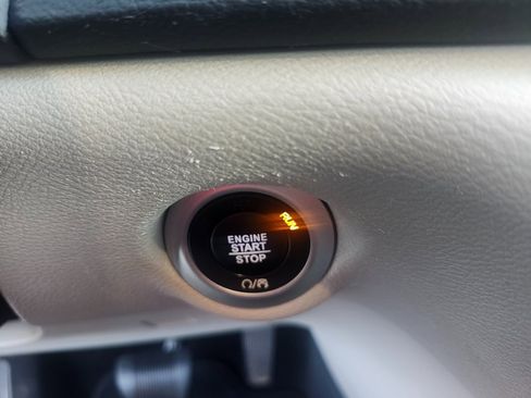 Used 2022 Chrysler Voyager LX image 14