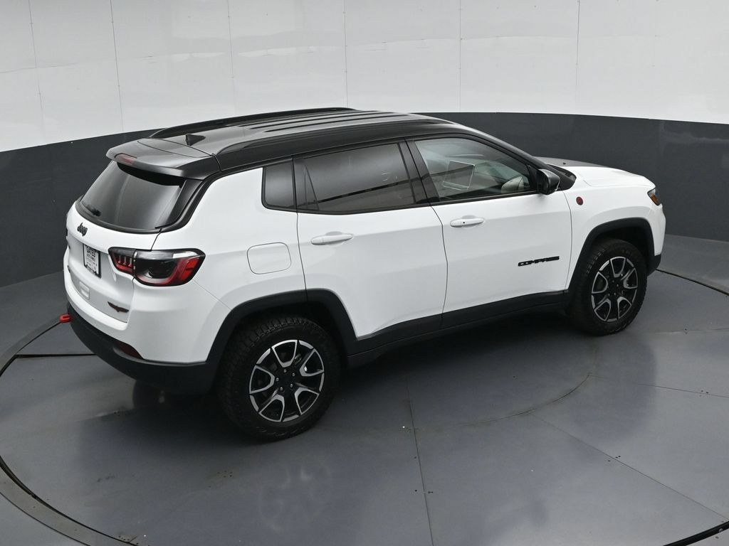 Used 2024 Jeep Compass Trailhawk AWD/4WD image 43