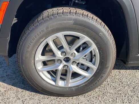 New 2024 Jeep Grand Cherokee L Laredo w/ Luxury Tech Group I image 11