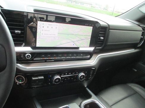 Used 2025 GMC Sierra 1500 SLT w/ SLT Premium Plus Package image 31