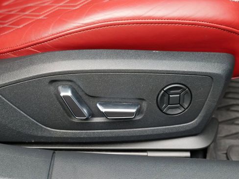 Used 2021 Audi S6 Prestige w/ Prestige Package image 38