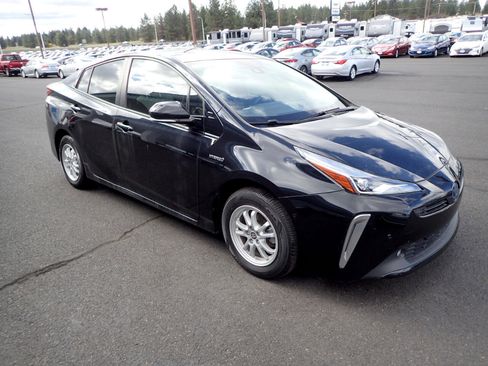 Used 2019 Toyota Prius XLE image 7