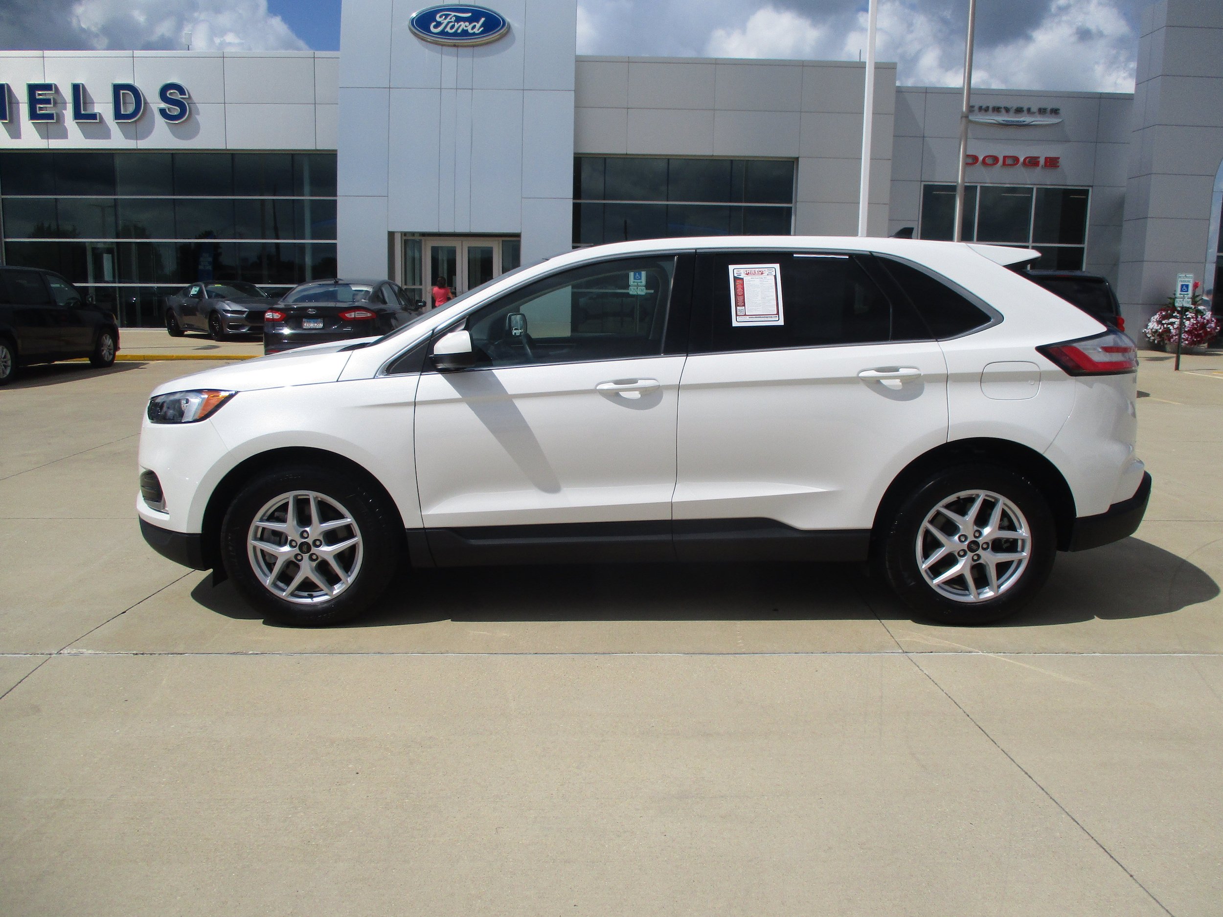 Used 2024 Ford Edge SEL w/ Convenience Package AWD/4WD image 3