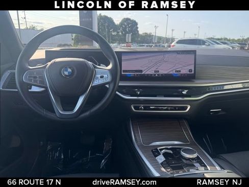 Used 2024 BMW X7 xDrive40i w/ Parking Assistance Package AWD/4WD image 19