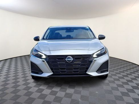 Used 2024 Nissan Altima 2.5 SV FWD image 3