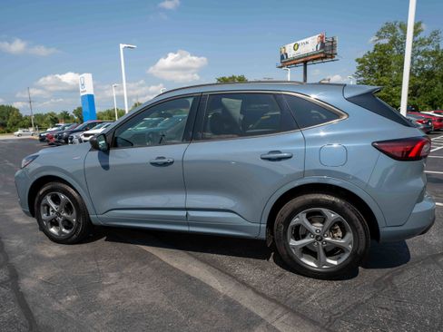 Used 2023 Ford Escape ST-Line w/ Tech Pack #1 AWD/4WD image 4