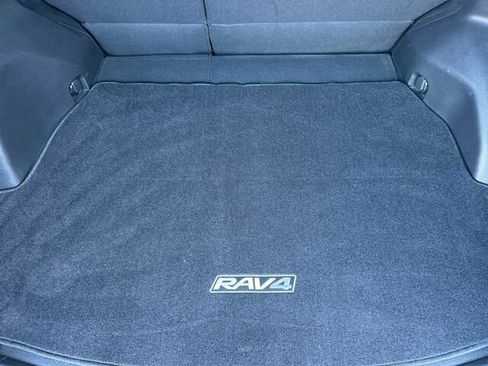 Used 2022 Toyota RAV4 LE image 18