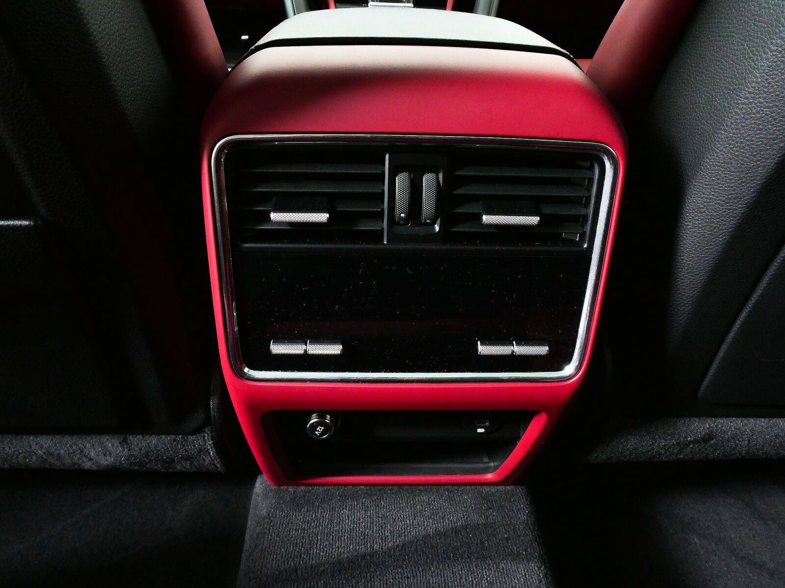 Certified 2023 Porsche Cayenne GTS AWD/4WD image 19