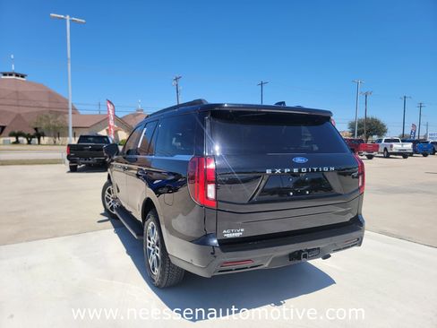 Used 2025 Ford Expedition Active image 5