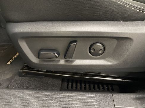 Used 2023 Nissan Rogue SV image 14