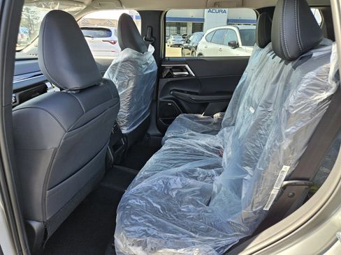 New 2026 Mitsubishi Outlander FWD image 10