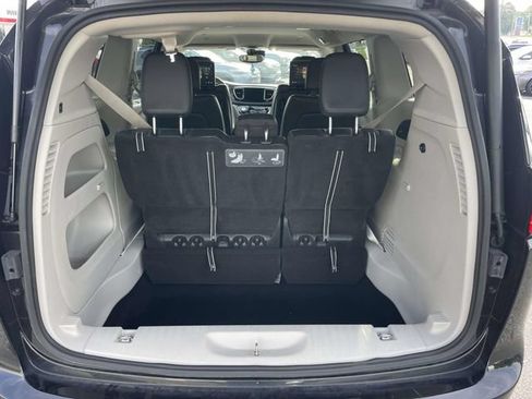 Used 2020 Chrysler Pacifica Touring-L Plus w/ Advanced Safetytec Group FWD image 17