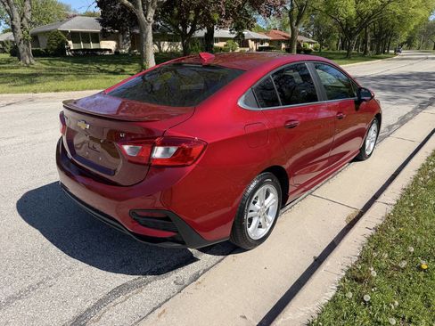 Used 2018 Chevrolet Cruze LT w/ Convenience Package FWD image 5