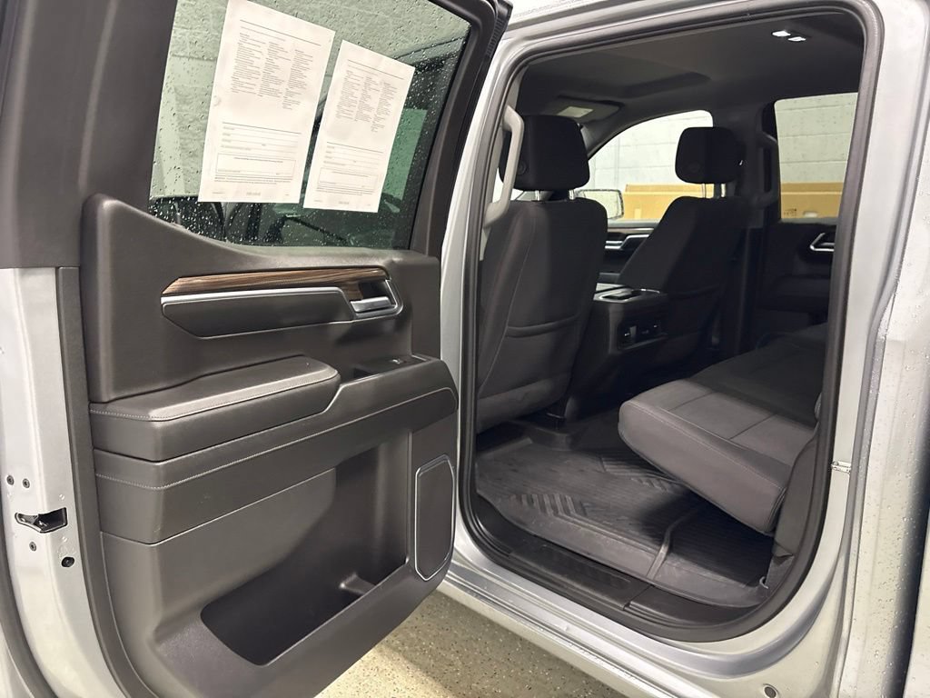 Used 2024 Chevrolet Silverado 1500 LT AWD/4WD image 34