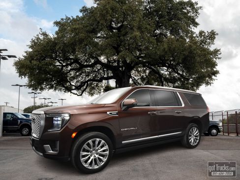 Used 2022 GMC Yukon XL Denali image 1