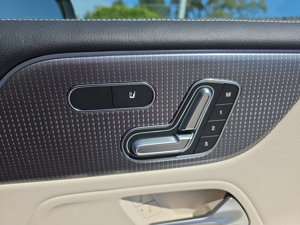 Certified 2022 Mercedes-Benz GLB 250 4MATIC image 17