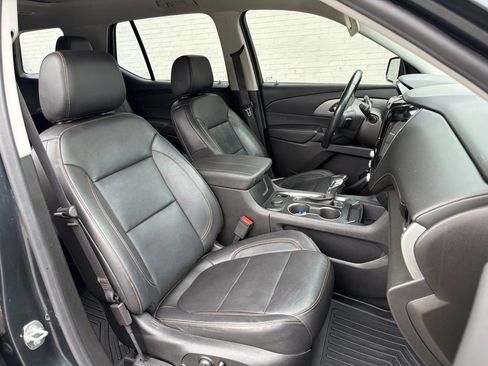 Used 2021 Chevrolet Traverse LT w/ LT Premium Package FWD image 14