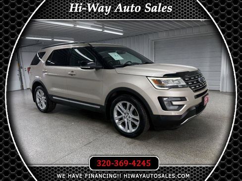 Used 2017 Ford Explorer XLT w/ Equipment Group 202A image 1