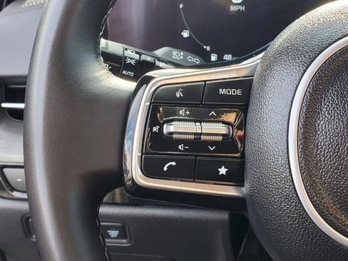 Used 2023 Kia Carnival SX image 11