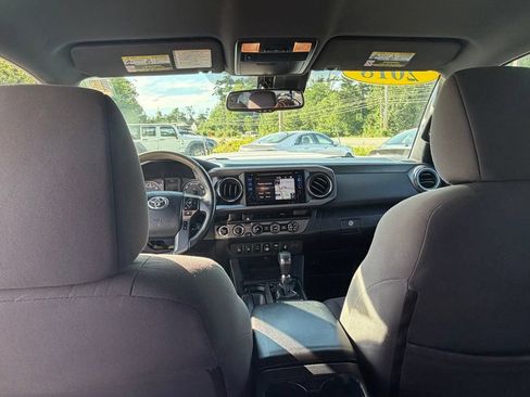 Used 2018 Toyota Tacoma TRD Sport w/ Technology Package AWD/4WD image 33