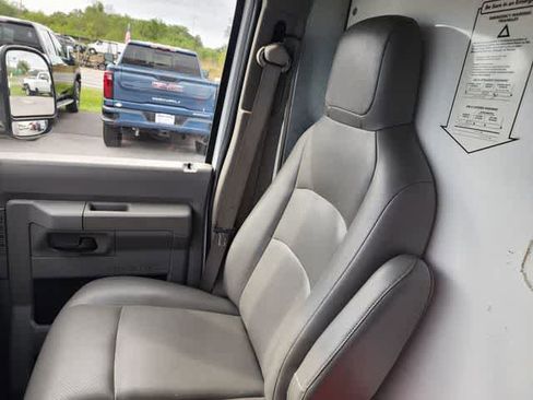 Used 2018 Ford E-350 and Econoline 350 Super Duty image 20