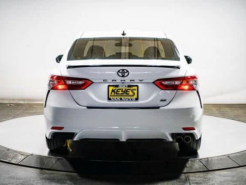 Certified 2019 Toyota Camry SE image 4