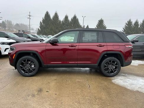 New 2025 Jeep Grand Cherokee Limited w/ Trailer Tow Package AWD/4WD image 4