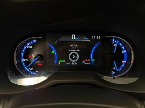 Certified 2025 Toyota RAV4 SE w/ Convenience Package image 13