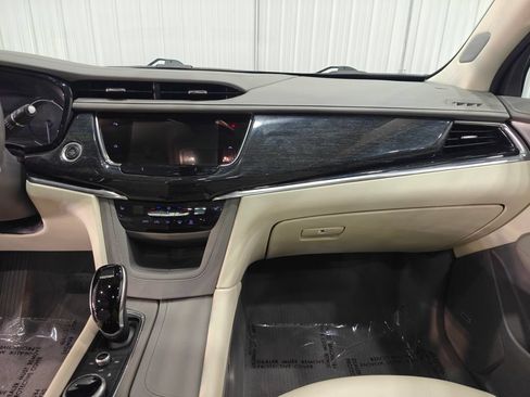 Used 2021 Cadillac XT6 Premium Luxury AWD/4WD image 34