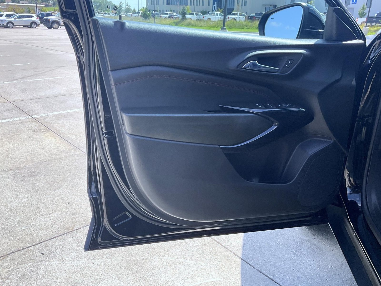 Used 2024 Chevrolet Trax RS w/ Sunroof Package FWD image 10