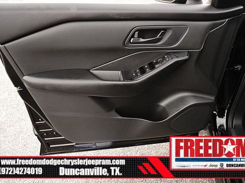 Used 2024 Nissan Rogue S FWD image 37