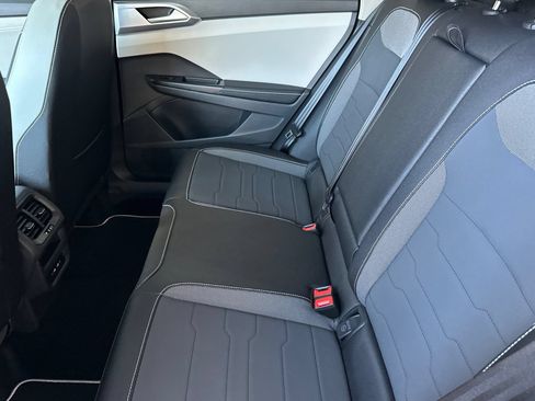 New 2026 Volkswagen Taos SE FWD image 10
