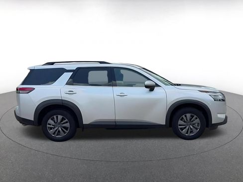 Used 2025 Nissan Pathfinder SV AWD/4WD image 16