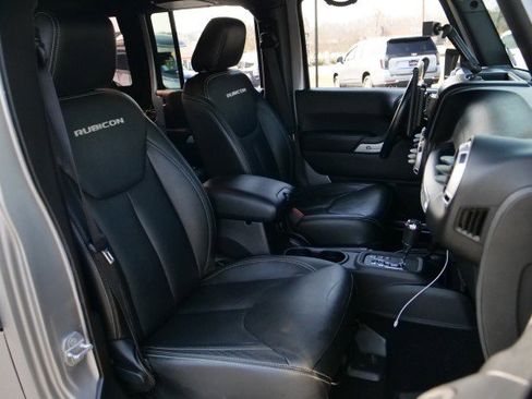 Used 2016 Jeep Wrangler Unlimited Rubicon w/ Connectivity Group image 46