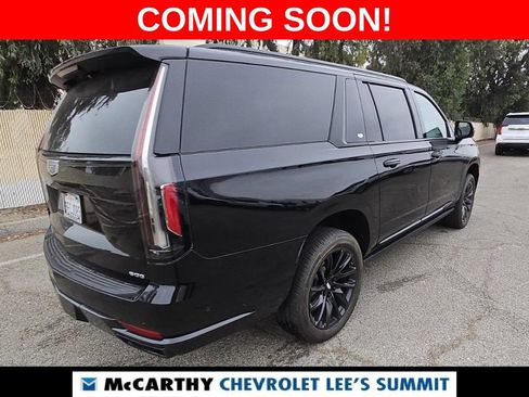 Used 2023 Cadillac Escalade ESV Sport Platinum w/ LPO, ONYX Package AWD/4WD image 5