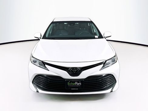 Used 2020 Toyota Camry LE image 2
