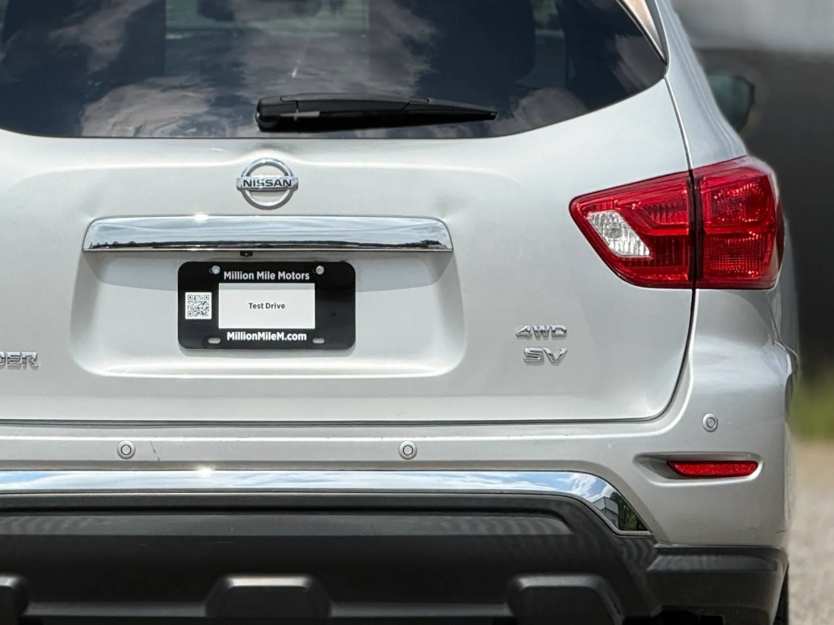 Used 2018 Nissan Pathfinder SV AWD/4WD image 14
