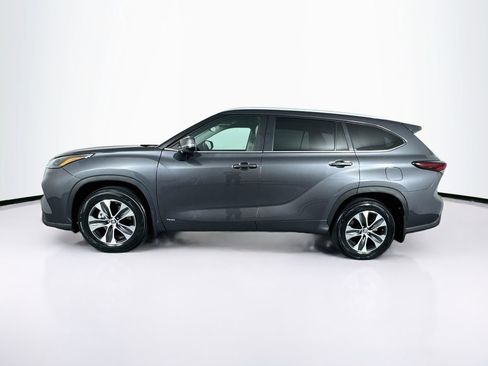 Used 2025 Toyota Highlander XLE AWD/4WD image 6
