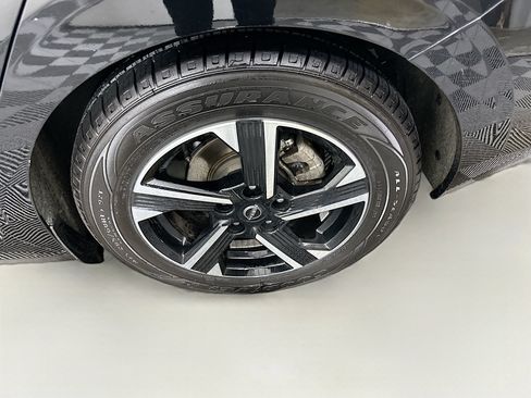 Used 2024 Nissan Sentra SV FWD image 11
