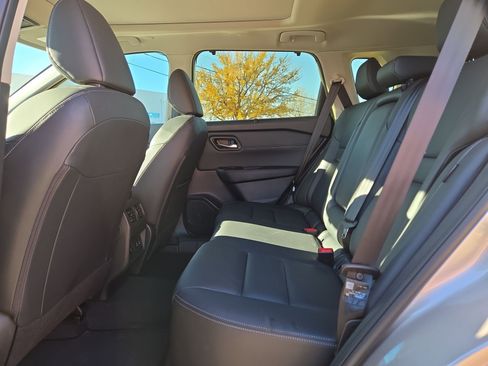 Used 2025 Nissan Rogue SL w/ SL Premium Package image 13