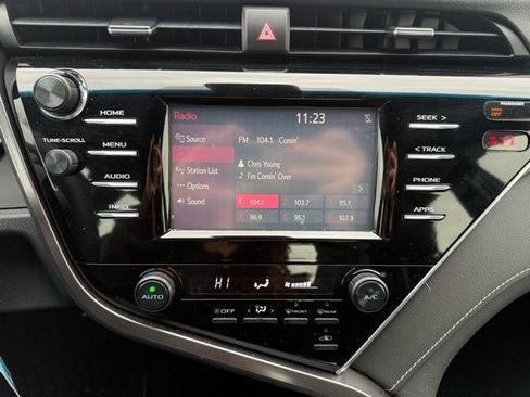 Used 2018 Toyota Camry SE w/ Moonroof Package image 19