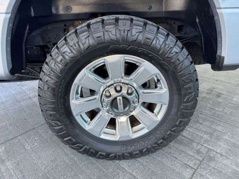 Used 2022 Ford F250 Platinum w/ FX4 Off-Road Package AWD/4WD image 4