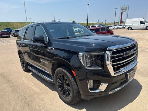 Used 2023 GMC Yukon SLT w/ SLT Luxury Package RWD image 3
