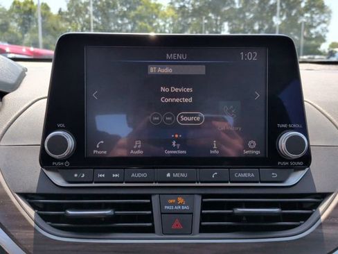 Used 2024 Nissan Altima 2.5 SV FWD image 17