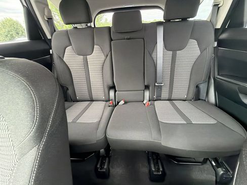 Used 2024 Kia Sorento LX FWD image 13