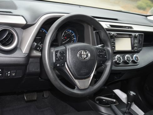 Used 2018 Toyota RAV4 LE image 8